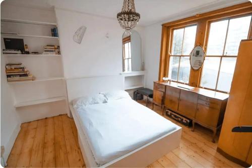 Characterful 2 Bedroom With Large Terrace, Walworth, 