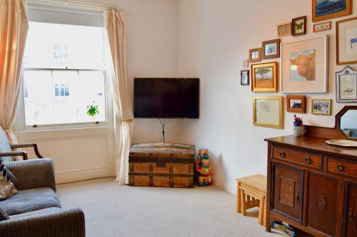 Stunning 1 Bedroom Flat Near Paddington, Queensway, 