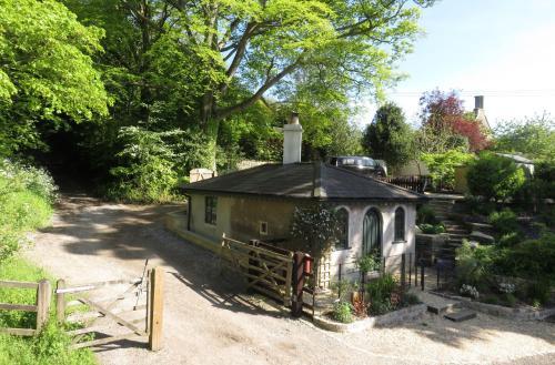 Gatekeepers Lodge, Dyrham Park - Private & Self Contained, Deluxe Accommodation, 15 Mins From Ba, Wick, 