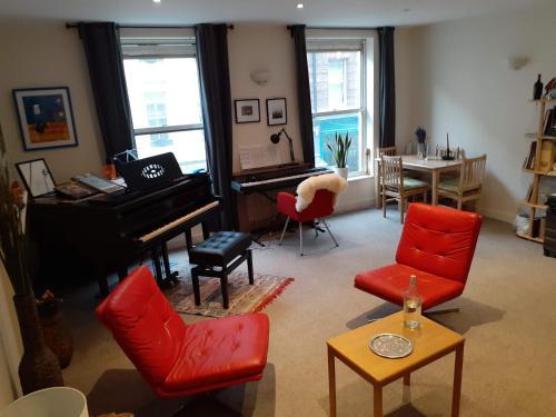 2 Bedroom Flat In Prime Location, Covent Garden, 