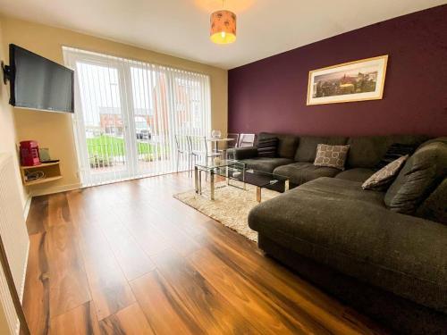 Glasgow Ellerslie Path 2bd Home - Parking, Renfrew, 