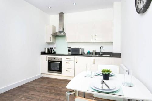 The Wharf - Modern Apartment - Birmingham City Centre, Birmingham, 