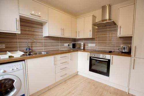 City Centre Executive 2 Bed Apartment With Wifi & Parking, Aberdeen, 