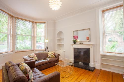 Luxurious 2 Bedroom Apartment In Glasgow West End, Hillhead, 