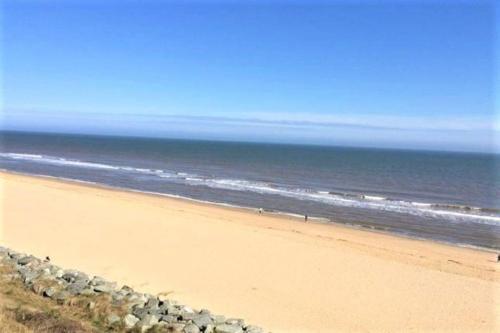 Beachcomber Chalet- Short Walk To The Beach, Near Great Yarmouth And Norfolk Broads, Caister on Sea, 