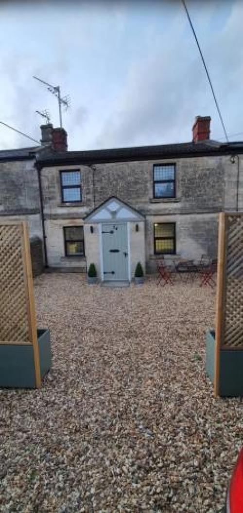 Quirky Cottage - Dogs Welcome - Free 24 Hr Cancellation's, Corsham, 