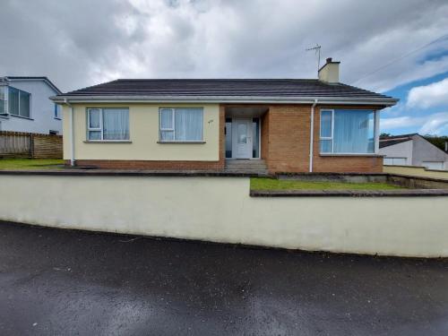 Homely Yellow Bungalow -articlave-near Castlerock, Portstewart, 