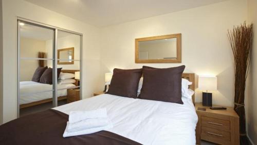 Luxurious Modern Apartment With Spacious Balcony, Reading, 