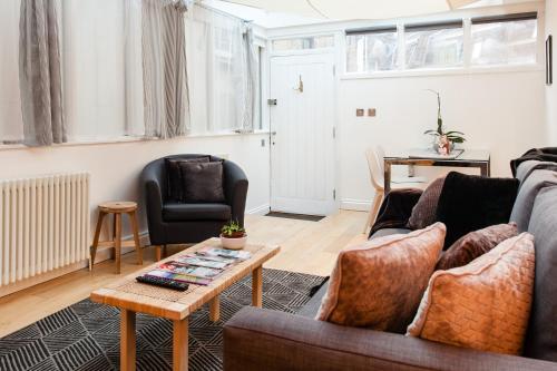 3 Beds/2bedrooms/2bath Covent Garden/ 3min To Subway, Covent Garden, 