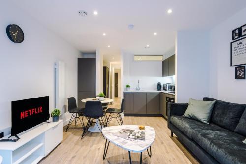 Hilltop Serviced Apartments - Piccadilly, Manchester, 