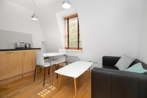 Modern 1 Bed Flat In Holborn, London For Up To 2 People - With Free Wifi, Grays Inn, 