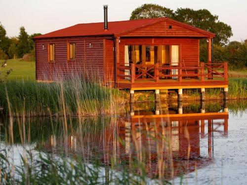 Lakeside Fishing Lodges, Boston, 