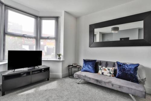 Refurbished Plush Property Great Transport Links, Sheffield, 