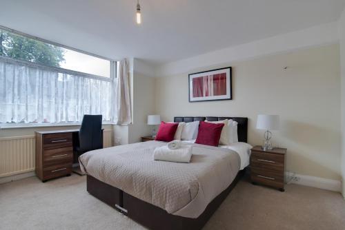 Newark House - 2 Bedroom Serviced Apartment, Luton, 