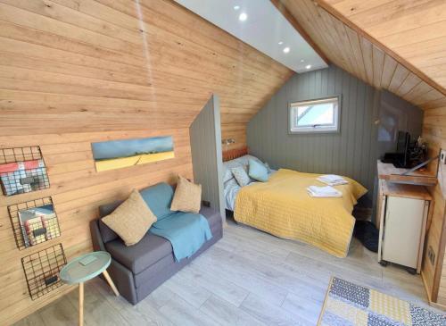 Modern Holiday Cabin Retreat, Birdlip, 