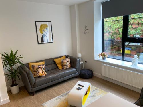 3 Cuppin Street - Brand New Luxury City Centre Apartment!, Chester, 