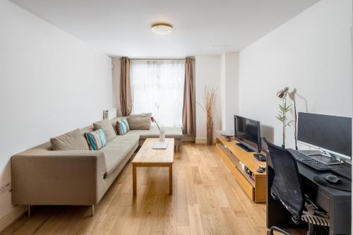 Homely 1-bed Flat In Queensway, West London, Queensway, 