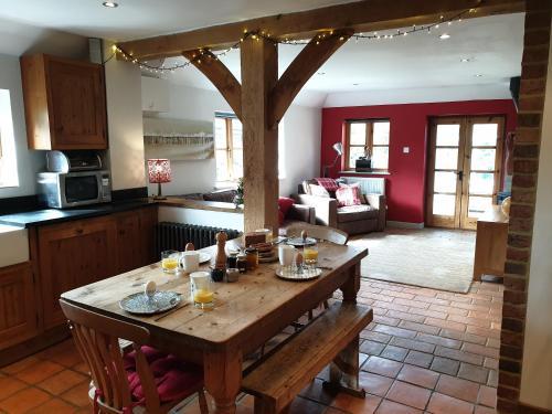 Delightful Cottage On The River Adur Close To Brighton & The Downs No Dogs Sorry, Steyning, 