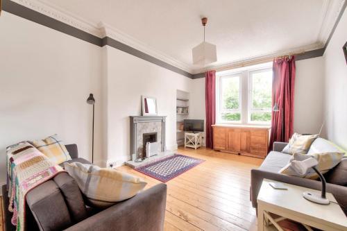 Vibrant Leith Flat For 3 People - Cosy Great Location!, Leith, 