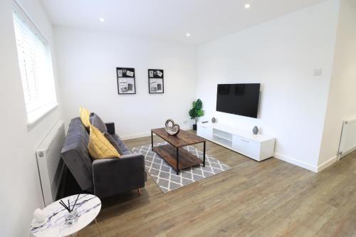 The Cosy House With Free Parking And Netflix - Perfect For Contractors, Families & Groups By Yok, Northampton, 