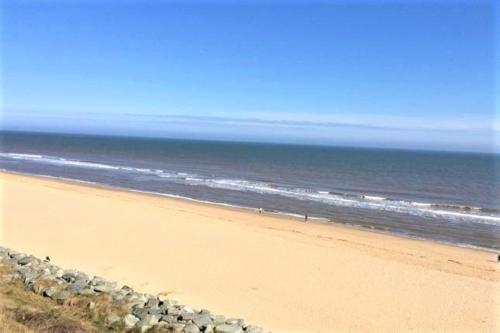 3 Bed Caravan Across From The Beach At Cali Cliffs, Caister on Sea, 