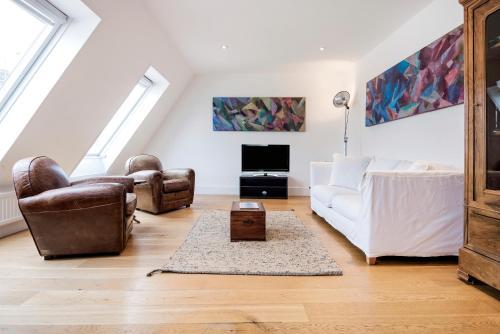 Canguroproperties - Manson Place, North Kensington, 