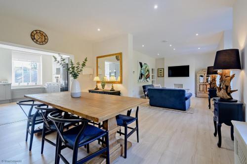 Stylish Cotswold Holiday Home In Fairford, Fairford, 