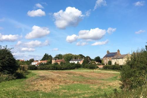 Country Views Log-burning Stove Village Escape, Walshford, 