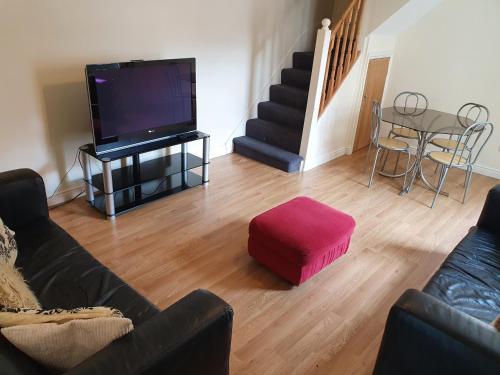 4 Bedrooms With 6 Single Beds, Cheltenham Centre, Cheltenham, 