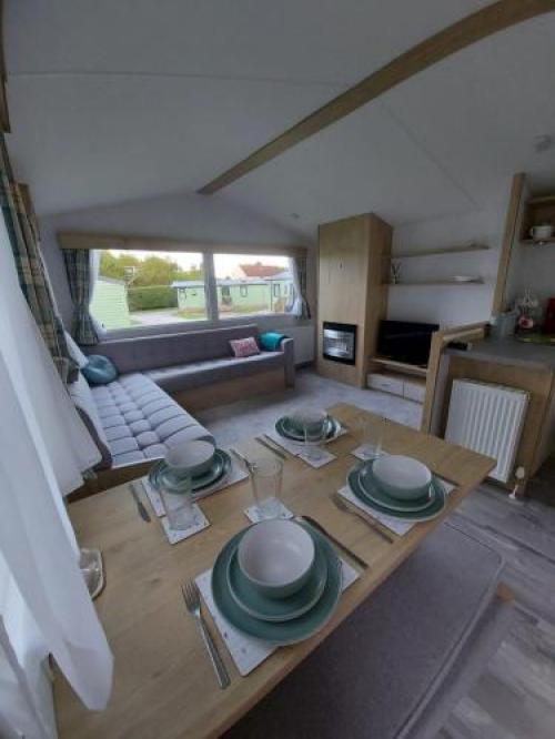 Woofles Luxury Caravan At Knaresborough Lido, Knaresborough, 