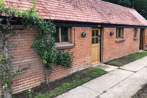 2 Bedroom Cottage On The Orchard Of A Manor House, Nayland, 