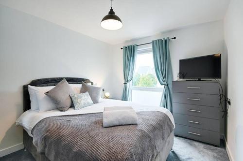 Stay At Neptune With Parking Space, Swansea, 