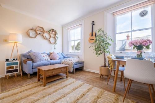 Peaceful & Pretty Apartment Near The Beach, Hove, 