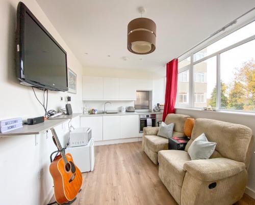 Wonderfully Presented One Bedroom Epsom Apartment, Epsom, 