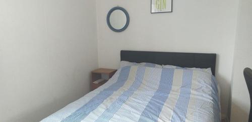 Large Double Room With Shared Bathroom, Aldershot, 