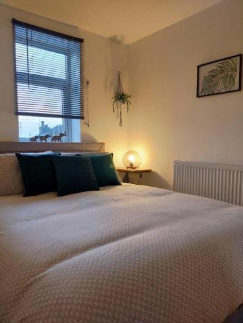 Stylish Town Centre Apartment, Crosby, 