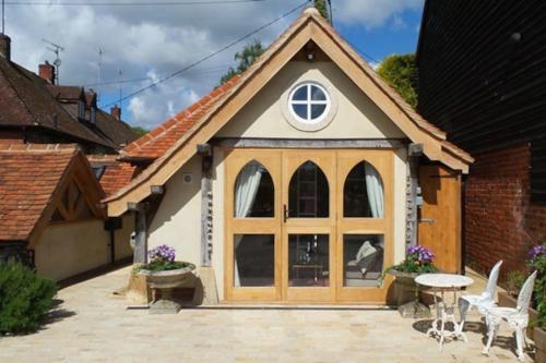 Remarkable 1-bed Cottage Near Henley-on-thames, Skirmett, 