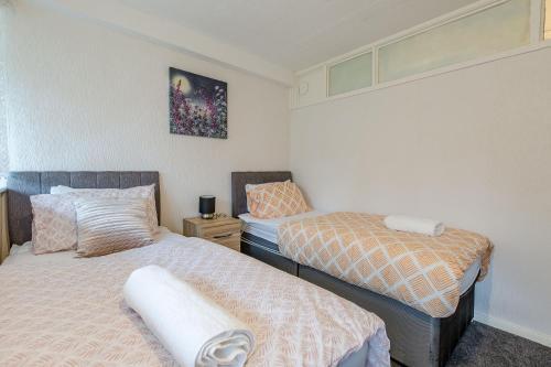 Coplow House ( Three Bedrooms) Sleeps 5-7, Birmingham, 