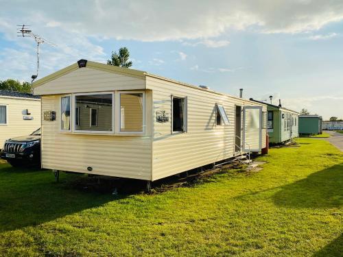 3 Bed 8 Berth Caravan In California Cliffs - D53, Caister on Sea, 