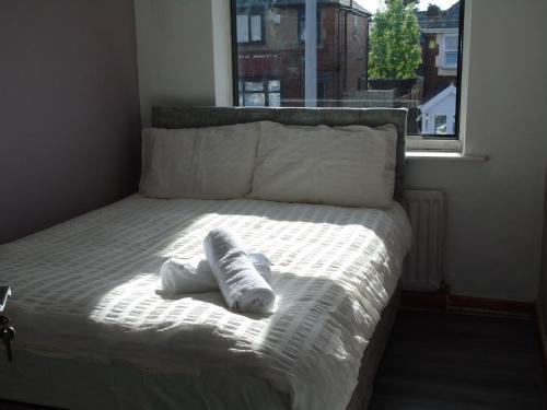 Beautiful 4-bed Apartment, Bolton, 