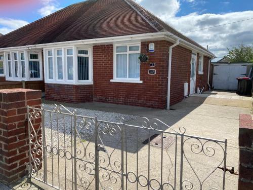 Inviting 2-bed Bungalow, Poulton-le-fylde, 