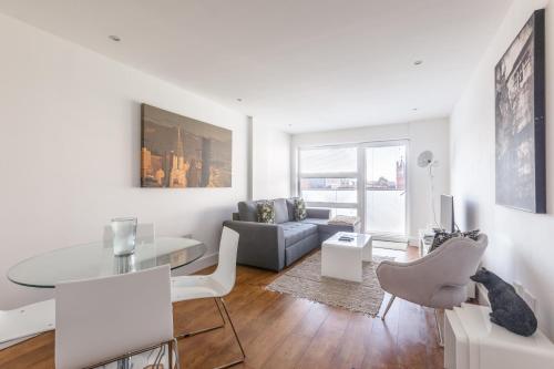 Luxury 2-bed Flat W Parking, Holloway, 