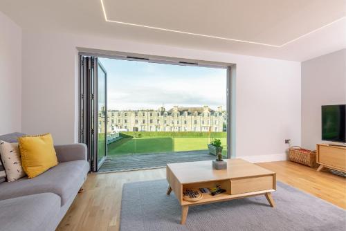 Luxury Balcony Apartment In St Andrews - Parking, St Andrews, 