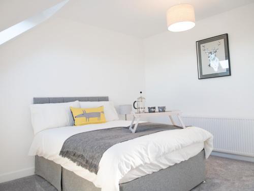 Pass The Keys Big, Bold & Beautiful 5 Bed House In Trendy Canton, Cardiff, 