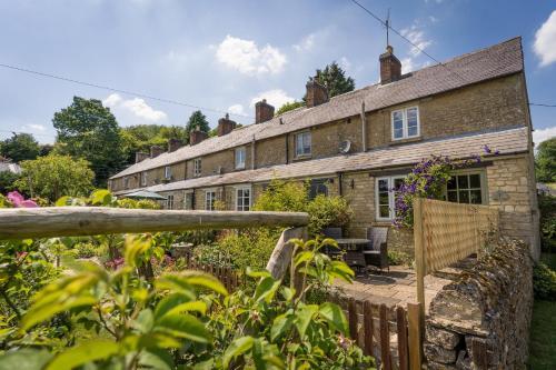 Stunning 2-bed Cottage In Fordwells, Minster Lovell, 