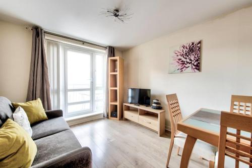 Cosy Apartment With Balcony Near Calton Hill, Edinburgh, 