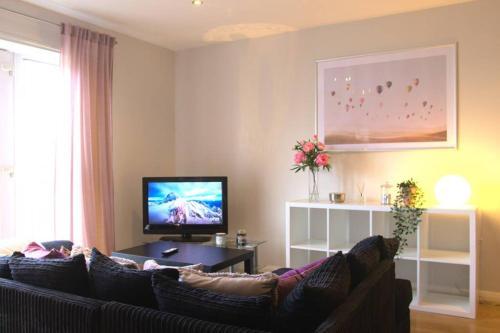 Relaxing City Home With Free Parking & Flexible Check-in, Old Trafford, 