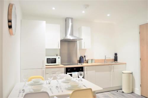 Royal Suite, Elegant Spacious 2 Bed Apartment In The City Centre - Perfect For Work Or Leisure!, Sheffield, 