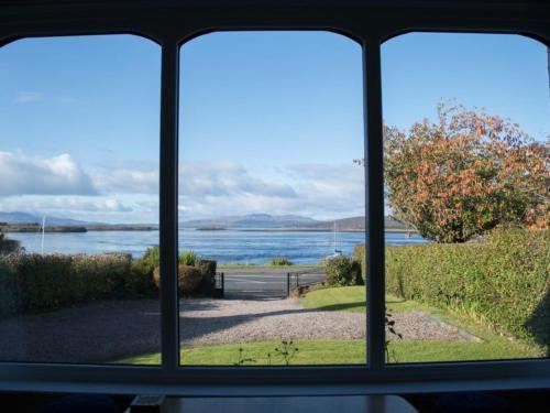 Villa Lakeside View - Cosy Renovated Cottage 100m From Loch Etive, Stunning Views, Connel, 