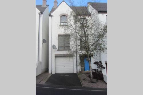 6 Bed Town House In Central Ballycastle, Ballycastle, 